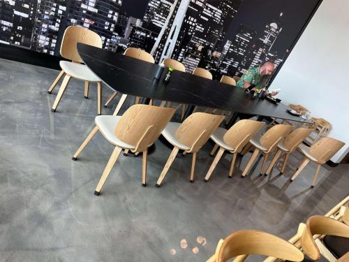 black-marble-top-table-full-view