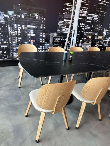 black-marble-top-table