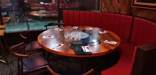 round-table-half-curved-sofa-booth