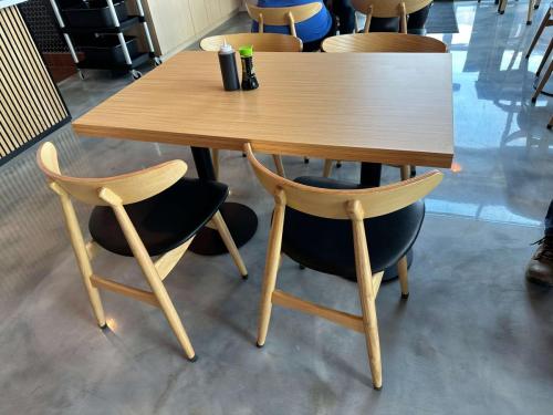 single-slat-back-dining-chair-for-4